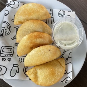 Empanaditas de ropa vieja y queso