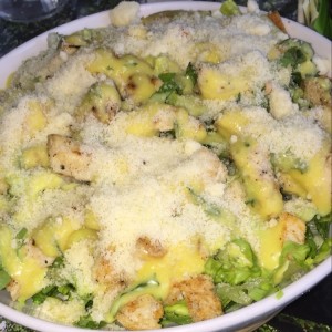ensalada ceasar con pollo