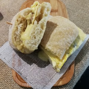 Derretido de huevo, bacon y queso