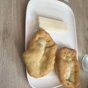 Hojaldra con queso