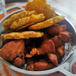 chicharron y patacones