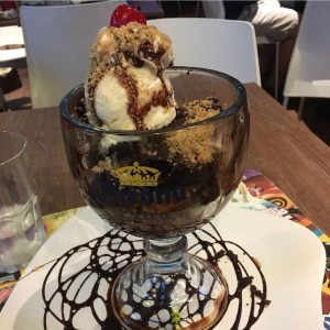 brownie con helado