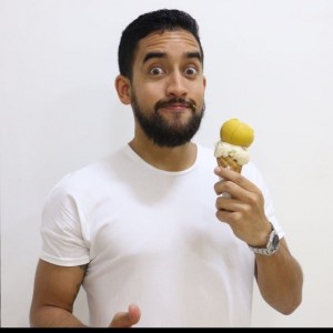 Hombre feliz con su barquilla