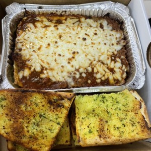 Combo lasagna con pan ajo y soda