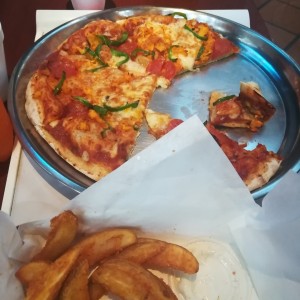Pizza Pepperoni con pollo y vegetales