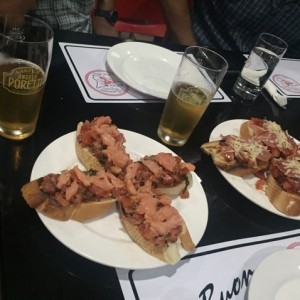 brosqueta de salmon y brosqueta de jamon