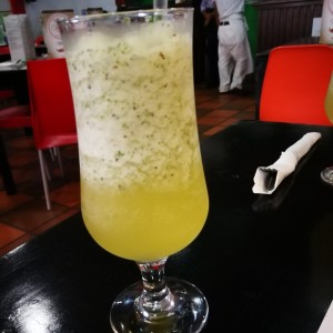 limonada de yerba buena