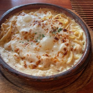 Spaguetti de pollo en salsa blanca