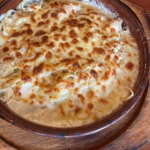 Spaghetti de pollo en salsa blanca gratinada