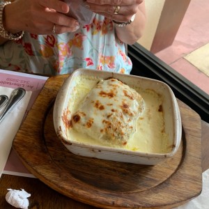 Lasagna de pollo en salsa blanca