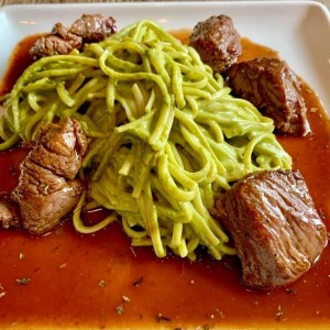 Tallarines Verdes con Filete