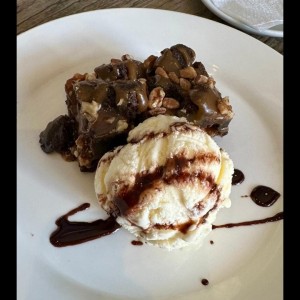 Brownie con helado