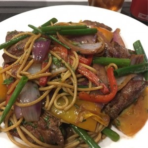 Tallarin saltado