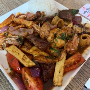 Lomo saltado mar y tierra