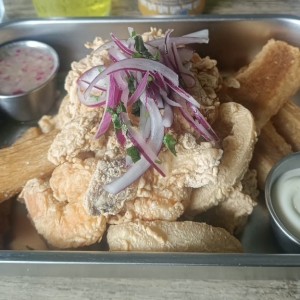 TÍPICO - JALEA DE MARISCOS 10/10, buena atención 