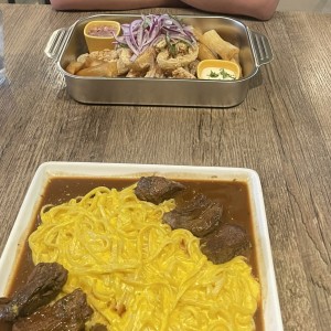 TALLARIN A LA HUANCAÍNA (FILETE DE RES /MARISCOS)