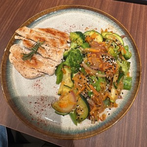 Vegeatales salteados con pollo 