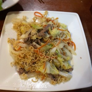 fideo con carne y vegetales