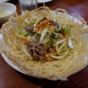 Fideos Fritos con Carne de Res y Verduras