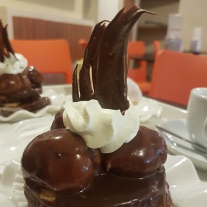 profiterol de chocolate