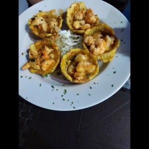 patacones rellenos de camarones