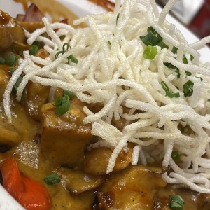 Dumbori de pollo al curry
