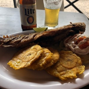 Corvina con Patacones