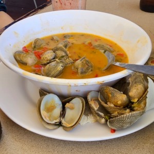 Almejas al ajillo