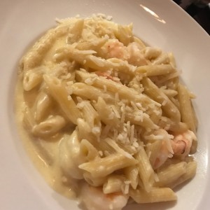 pene a la crema con camarones