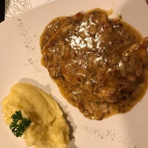 pechuga de pollo en salsa de almendras