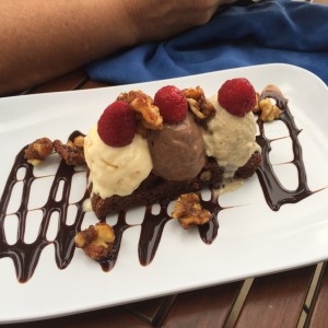 brownie con helado