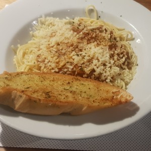 Spaguetti Bolognesa con Pan de Ajo