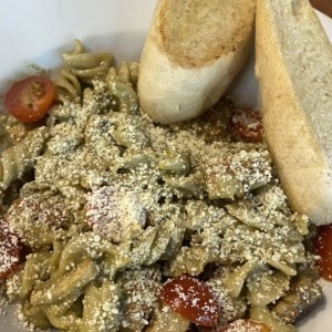 Pasta pollo pestio