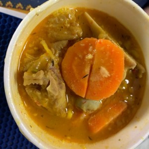 Sopa de Pata de Cerdo con Rabito