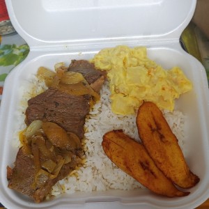 bistec encebollado