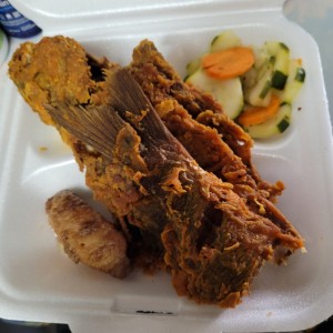 pescado entero frito