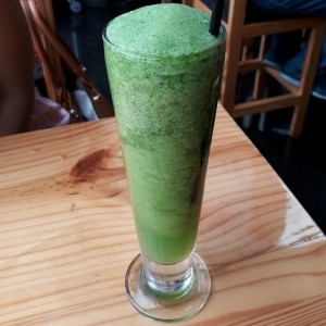 limonada con hierba buena