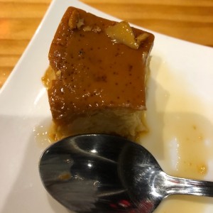 flan de la casa ! me acorde tarde pero deje un pedazo para la foto ?