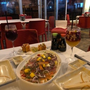 Entradas - Tiradito, tsunami y sangria combinada