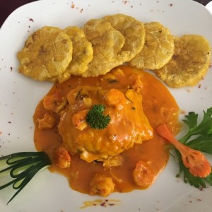 Corvina rellena de camarones