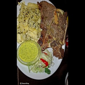 Filete de Res a la plancha con yuca al mojo. 