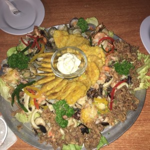 picada grande de mariscos