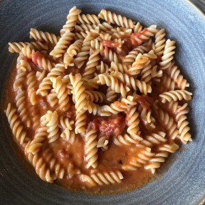 Pasta con salsa rosada