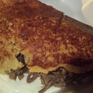 cachapa de carne mechada