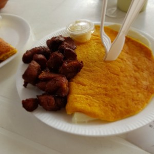 cachapa con cochino frito