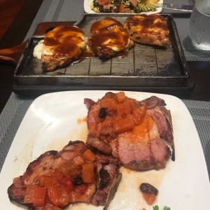 medallones de cerdo y chuletas