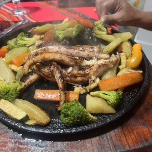 Entradas Calientes - Pulpo al Carbón