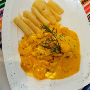Corvina rellena de camarones