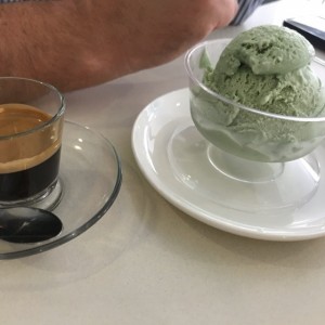 helado de pistacho y cafe