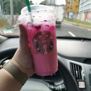 Mango Dragonfruit con coco